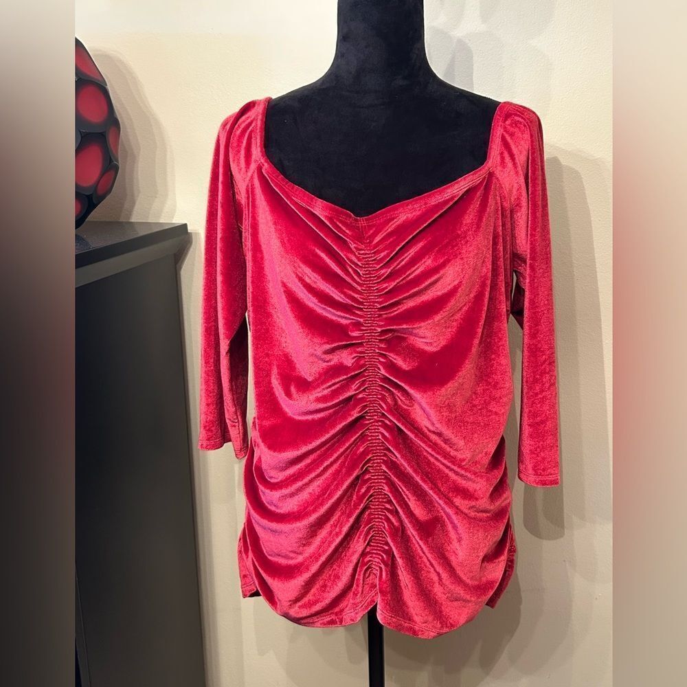 NWT Torrid Stretch Velvet Shirred Front Off-The-Shoulder Top - Red - Size 1 & 2 - Picture 5 of 14